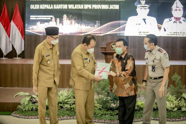 Total 44 Sertifikat Hak Atas Tanah Diterima Pemkab Jember  dari BPN Jawa Timur